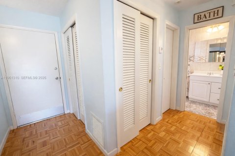 Купить кондоминиум в Майами, Флорида 1 спальня, 82.03м2, № 2023365 - фото 11