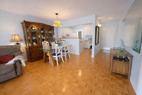 Купить кондоминиум в Майами, Флорида 1 спальня, 82.03м2, № 2023365 - фото 2