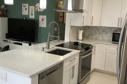 Condo in Delray Beach, Florida, 2 bedrooms  № 2059961 - photo 2