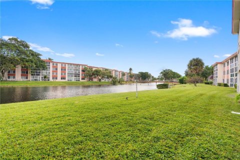 Condominio en venta en Sunrise, Florida, 2 dormitorios, 101.26 m2 № 1774476 - foto 30