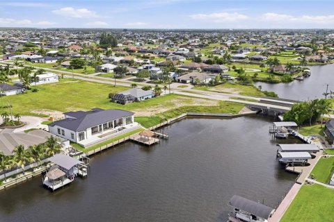 Terreno en venta en Cape Coral, Florida № 2377467 - foto 22