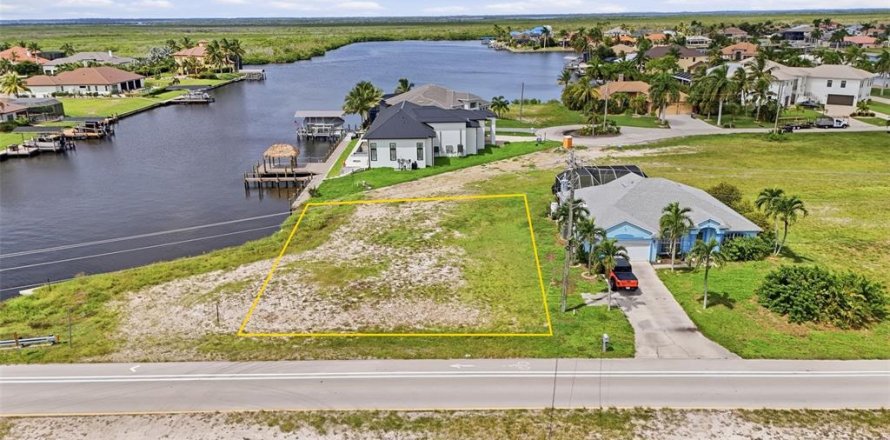 Terreno en Cape Coral, Florida № 2377467