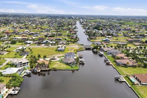 Terreno en venta en Cape Coral, Florida № 2377467 - foto 25