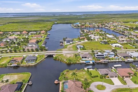 Terreno en venta en Cape Coral, Florida № 2377467 - foto 12