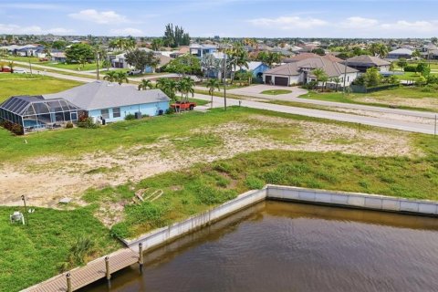 Terreno en venta en Cape Coral, Florida № 2377467 - foto 17