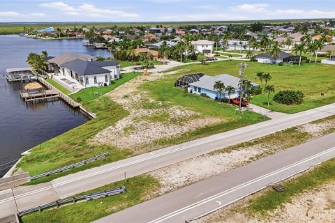 Terreno en venta en Cape Coral, Florida № 2377467 - foto 6