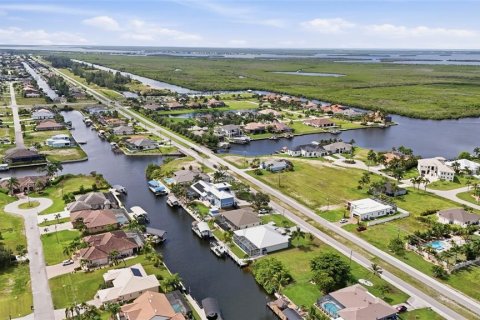 Terreno en venta en Cape Coral, Florida № 2377467 - foto 11
