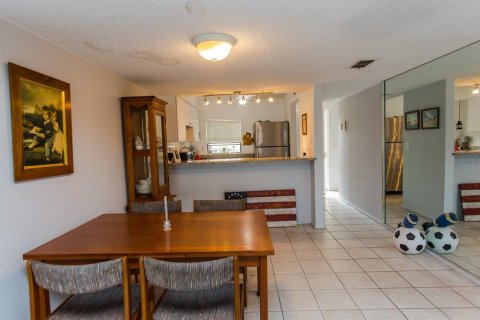 Touwnhouse à vendre à Seminole, Floride: 2 chambres, 94.3 m2 № 973841 - photo 9