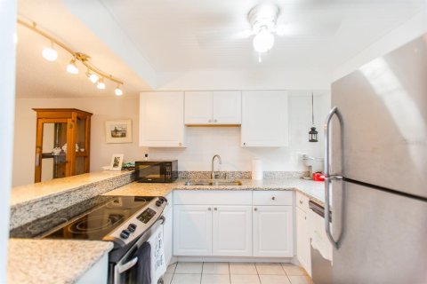 Touwnhouse à vendre à Seminole, Floride: 2 chambres, 94.3 m2 № 973841 - photo 12