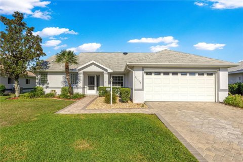 House in Summerfield, Florida 3 bedrooms, 159.51 sq.m. № 2095636