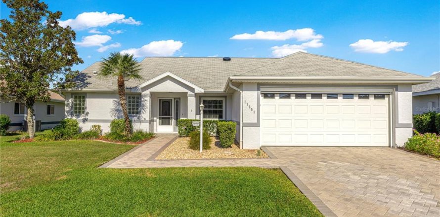 House in Summerfield, Florida 3 bedrooms, 159.51 sq.m. № 2095636