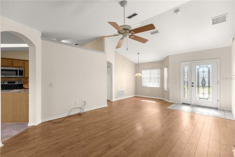 House in Summerfield, Florida 3 bedrooms, 159.51 sq.m. № 2095636 - photo 12