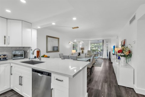 Condo in Lauderhill, Florida, 2 bedrooms  № 2153092