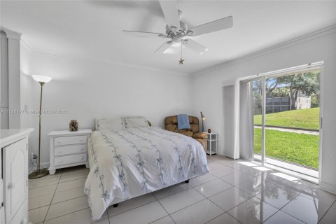 Condo in Pembroke Pines, Florida, 2 bedrooms № 1959393 - photo 20