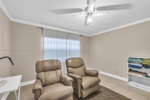Condo in Pembroke Pines, Florida, 2 bedrooms № 1959393 - photo 17