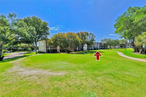 Condo in Pembroke Pines, Florida, 2 bedrooms № 1959393 - photo 28