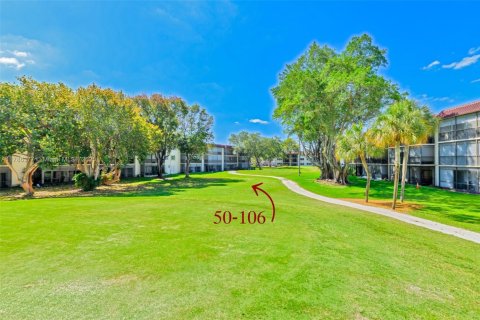 Condo in Pembroke Pines, Florida, 2 bedrooms № 1959393 - photo 27