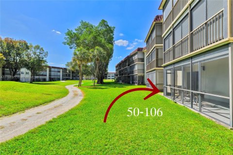 Condo in Pembroke Pines, Florida, 2 bedrooms № 1959393 - photo 26