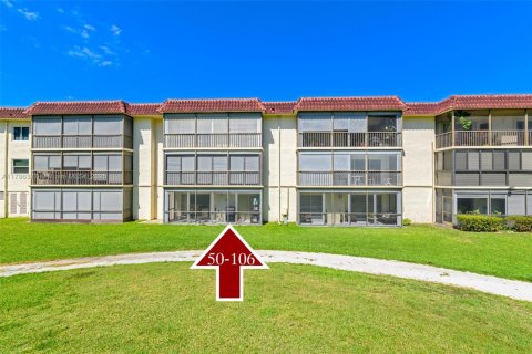 Condo in Pembroke Pines, Florida, 2 bedrooms № 1959393 - photo 25