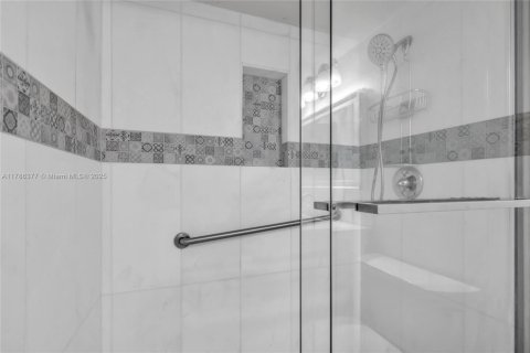 Condo in Pembroke Pines, Florida, 2 bedrooms № 1959393 - photo 15