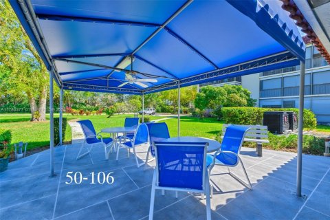 Condo in Pembroke Pines, Florida, 2 bedrooms № 1959393 - photo 30