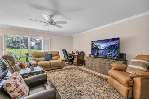 Condo in Pembroke Pines, Florida, 2 bedrooms № 1959393 - photo 10