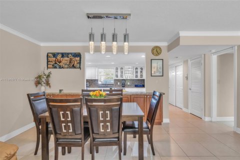 Condo in Pembroke Pines, Florida, 2 bedrooms № 1959393 - photo 8