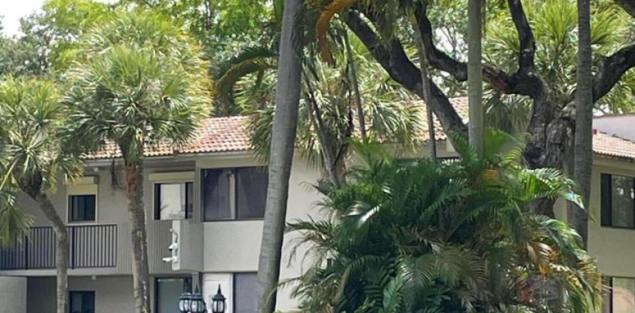Condominio en Coral Springs, Florida, 3 dormitorios № 2304243