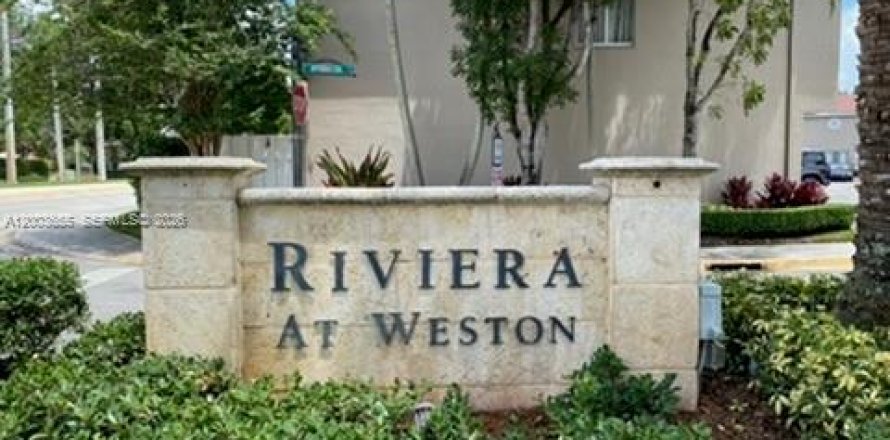 Townhouse in Weston, Florida 3 bedrooms, 128.86 sq.m. № 2069155