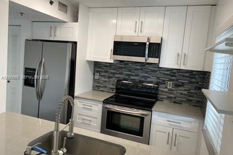 Townhouse in Weston, Florida 3 bedrooms, 128.86 sq.m. № 2069155 - photo 4