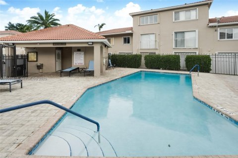 Townhouse in Weston, Florida 3 bedrooms, 128.86 sq.m. № 2069155 - photo 22