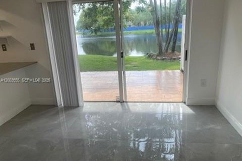 Townhouse in Weston, Florida 3 bedrooms, 128.86 sq.m. № 2069155 - photo 10