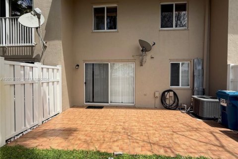 Townhouse in Weston, Florida 3 bedrooms, 128.86 sq.m. № 2069155 - photo 20