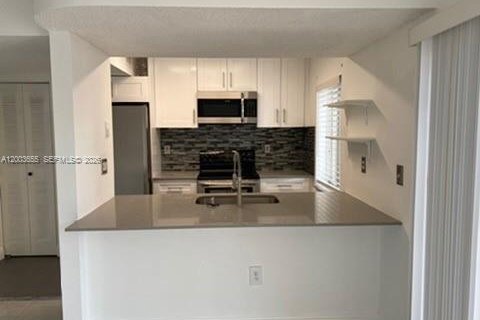 Townhouse in Weston, Florida 3 bedrooms, 128.86 sq.m. № 2069155 - photo 5