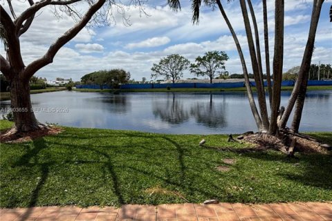 Townhouse in Weston, Florida 3 bedrooms, 128.86 sq.m. № 2069155 - photo 19