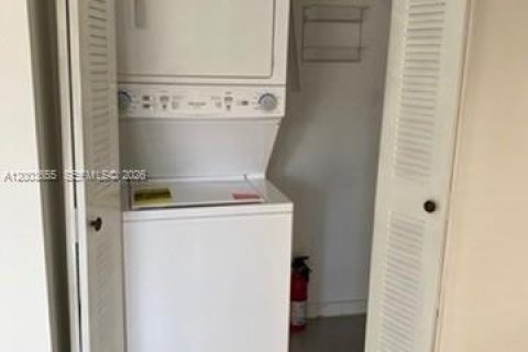 Townhouse in Weston, Florida 3 bedrooms, 128.86 sq.m. № 2069155 - photo 8