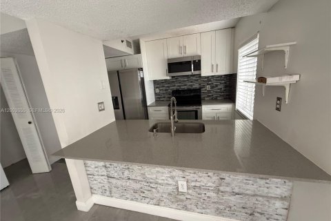 Townhouse in Weston, Florida 3 bedrooms, 128.86 sq.m. № 2069155 - photo 17