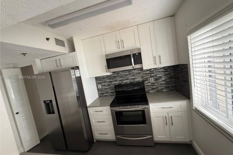 Townhouse in Weston, Florida 3 bedrooms, 128.86 sq.m. № 2069155 - photo 6