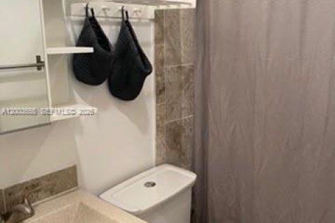 Townhouse in Weston, Florida 3 bedrooms, 128.86 sq.m. № 2069155 - photo 11