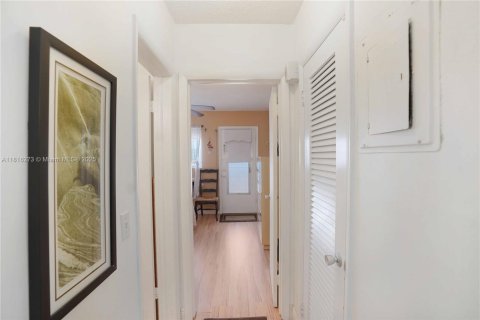 Condominio en venta en Hallandale Beach, Florida, 1 dormitorio, 58.06 m2 № 1772311 - foto 6