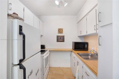 Condominio en venta en Hallandale Beach, Florida, 1 dormitorio, 58.06 m2 № 1772311 - foto 8