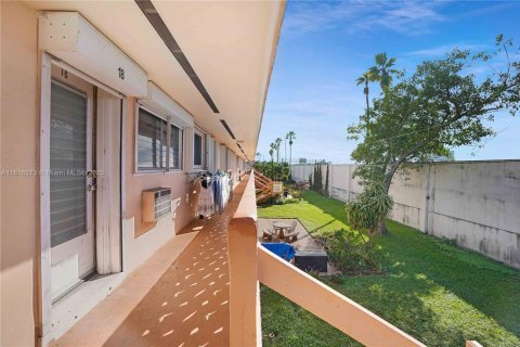 Condominio en venta en Hallandale Beach, Florida, 1 dormitorio, 58.06 m2 № 1772311 - foto 14