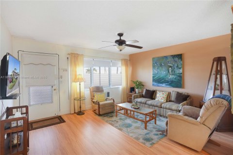 Condominio en venta en Hallandale Beach, Florida, 1 dormitorio, 58.06 m2 № 1772311 - foto 11
