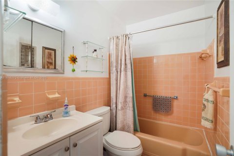 Condominio en venta en Hallandale Beach, Florida, 1 dormitorio, 58.06 m2 № 1772311 - foto 5