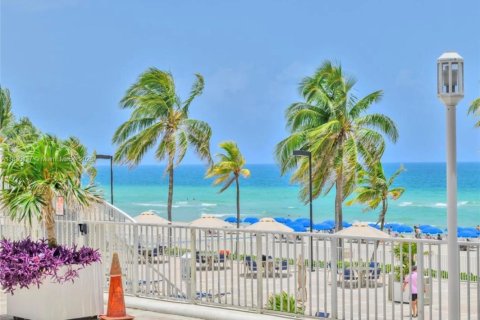 Condominio en venta en Hollywood, Florida, 2 dormitorios, 125.42 m2 № 1818787 - foto 8