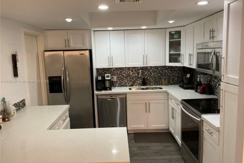 Condominio en venta en Hollywood, Florida, 2 dormitorios, 125.42 m2 № 1818787 - foto 18