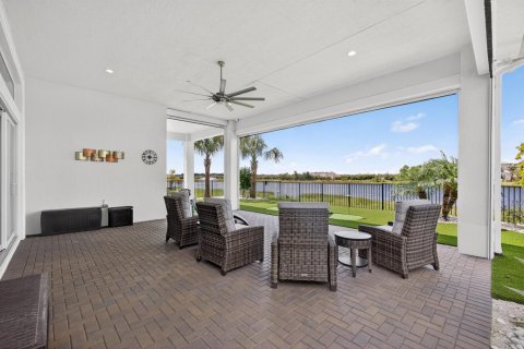 House in Palm Beach Gardens, Florida 3 bedrooms, 223.8 sq.m. № 2083061 - photo 7