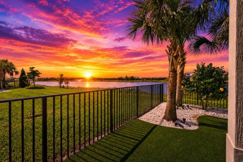 House in Palm Beach Gardens, Florida 3 bedrooms, 223.8 sq.m. № 2083061 - photo 2
