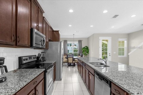 Townhouse in SOLARA RESORT in Kissimmee, Florida 3 bedrooms, 182.27 sq.m. № 2195507 - photo 8