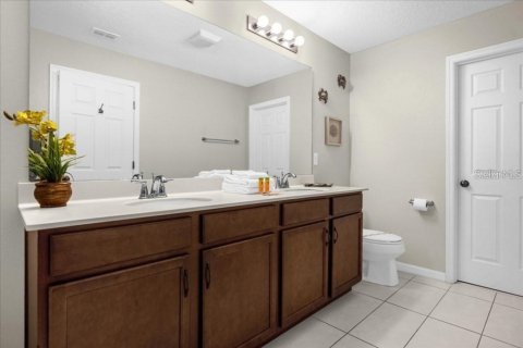 Townhouse in SOLARA RESORT in Kissimmee, Florida 3 bedrooms, 182.27 sq.m. № 2195507 - photo 19